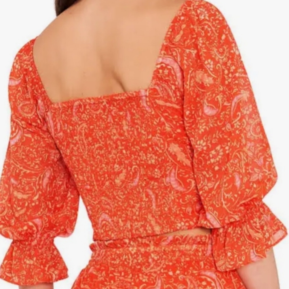 🔥🔥 HOT DEAL Orange  Crop Top Ruched Sleeves side Zip Closure. NWT Size - Picture 5 of 14